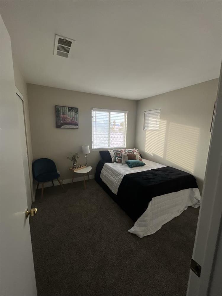 Looking for female roommates