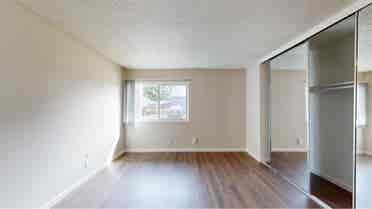 Looking for Roommate