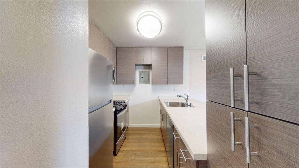 Looking for Roommate