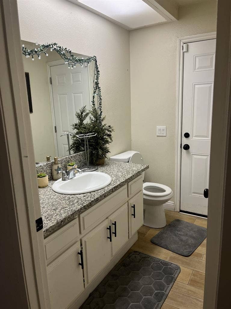couples room 4 rent only