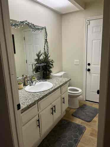 couples  room 4 rent only