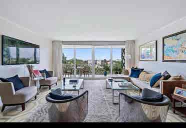 Hollywood Regency stunning views