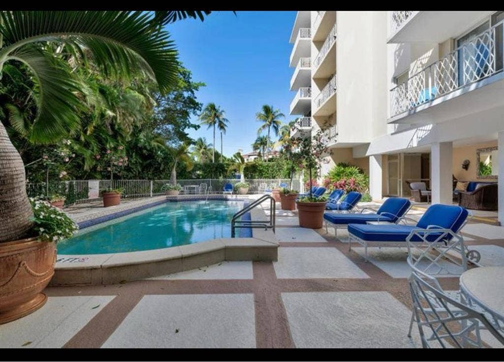 Hollywood Regency stunning views