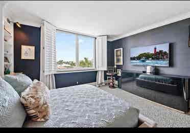 Hollywood Regency stunning views