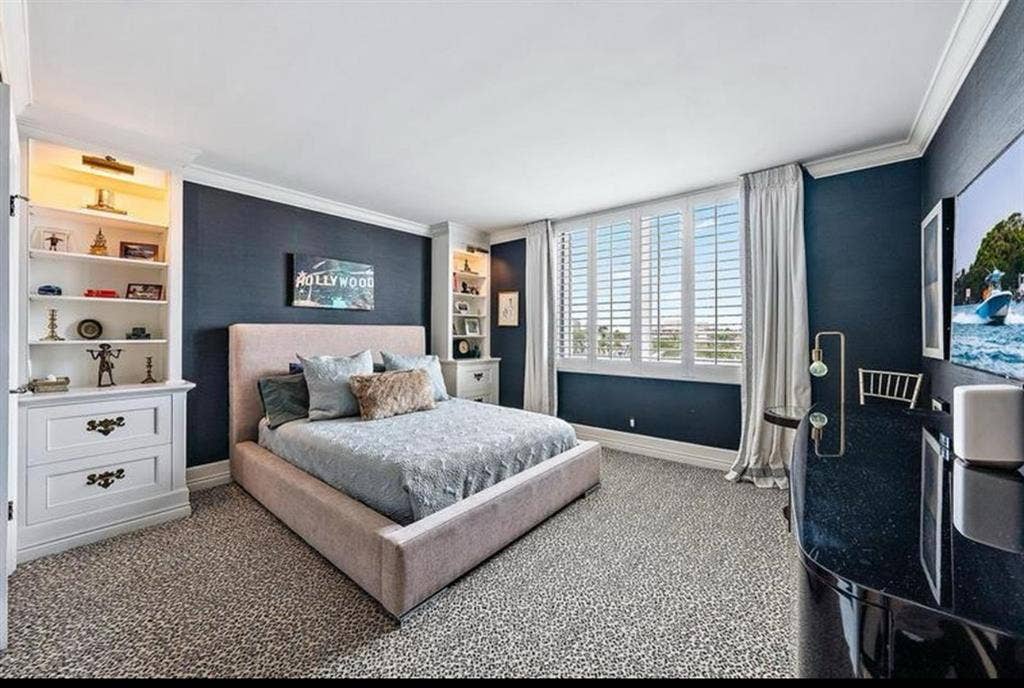 Hollywood Regency stunning views