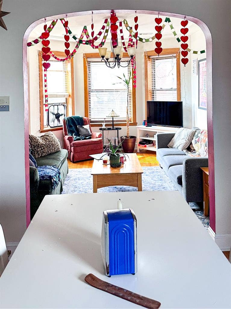 Looking for Roommates in Lakeview!