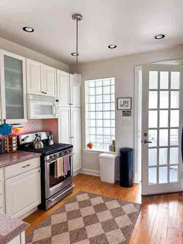 Looking for Roommates in Lakeview!