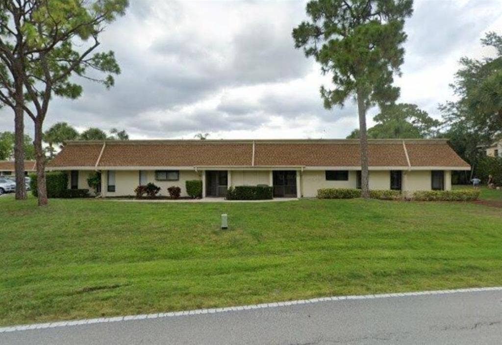 Townhome next to jupiter golfcourse