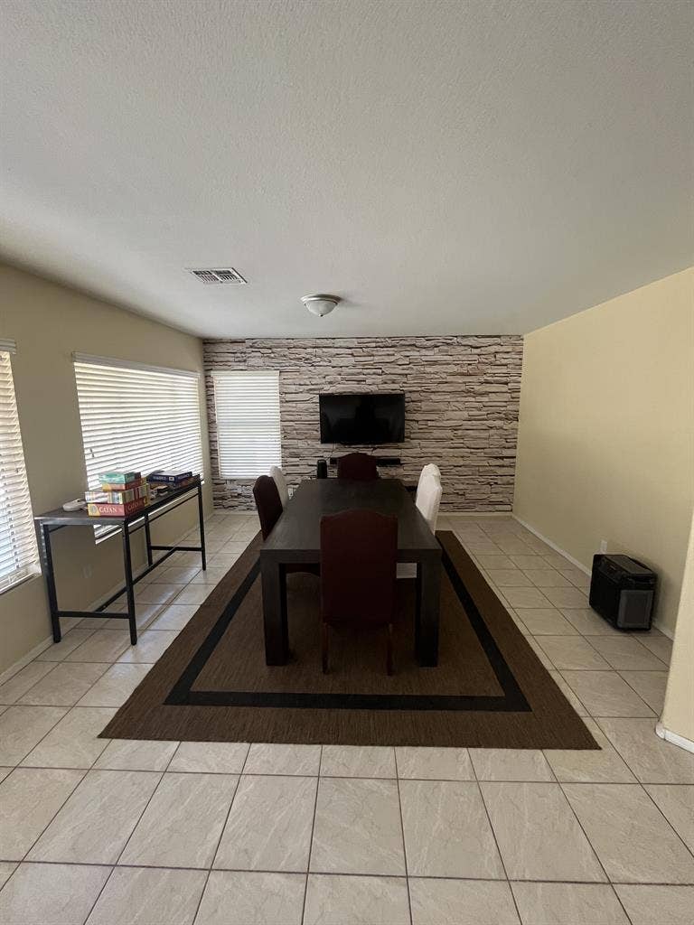 Roommate Wanted!!