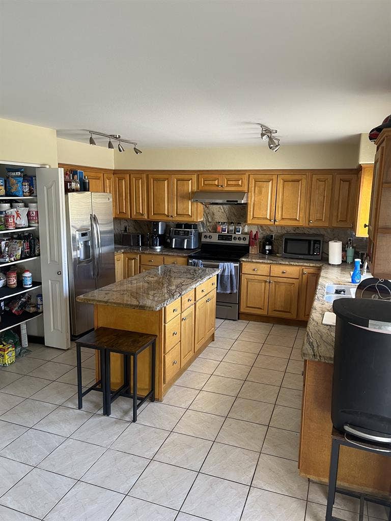Roommate Wanted!!