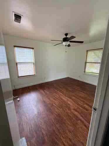 Looking for 4th roommate