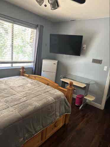 Furnished room  utilities inc