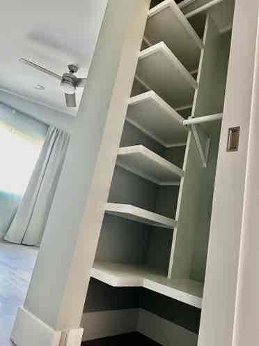 Bedroom w En-suite Bathroom