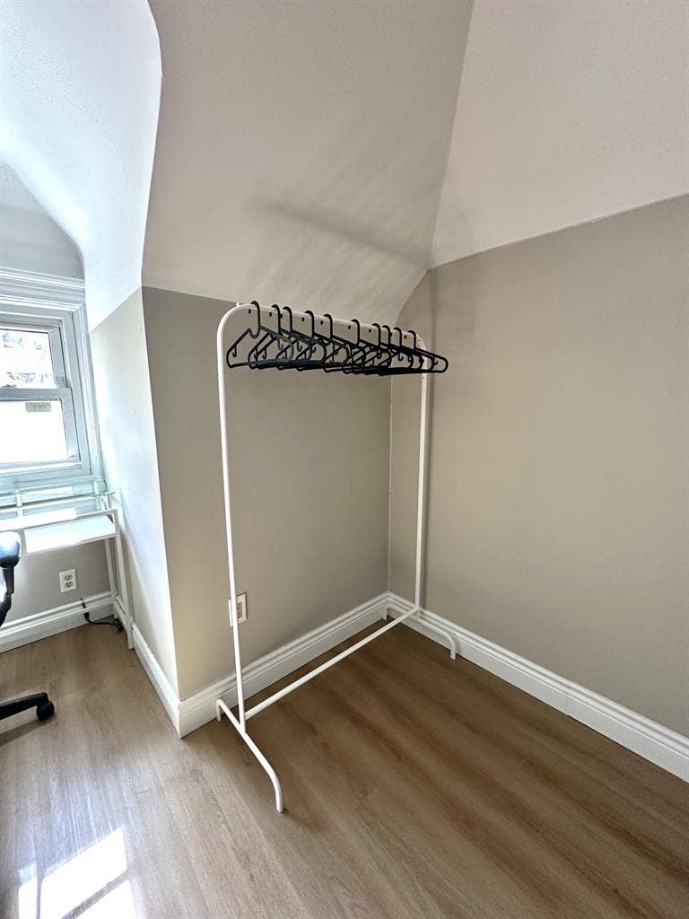 Furnished private room in Downtown