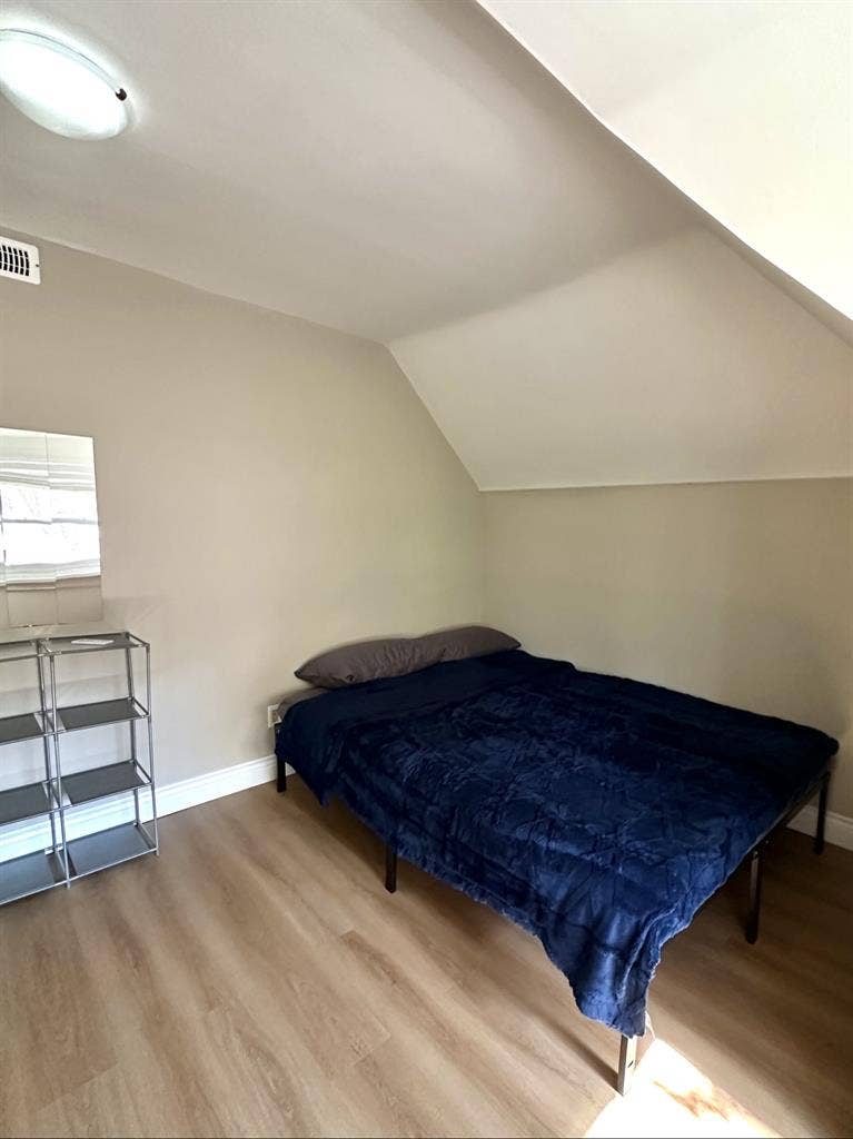 Furnished private room in Downtown