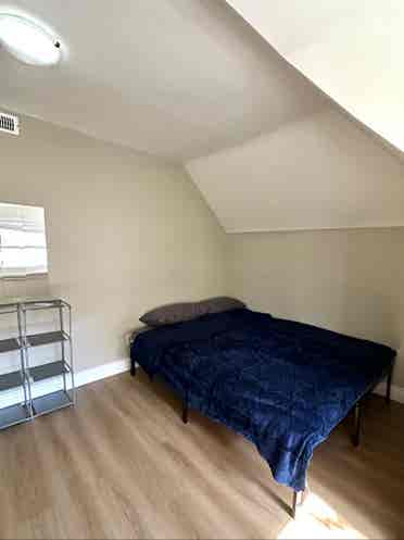 Furnished private room in Downtown