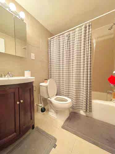 Affordable Room in Midtown South 😍