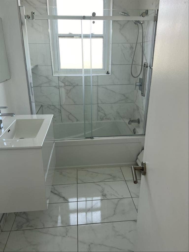 Colocataire besoin/Roomate needed