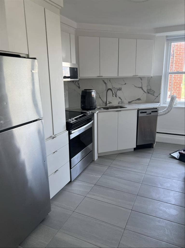 Colocataire besoin/Roomate needed