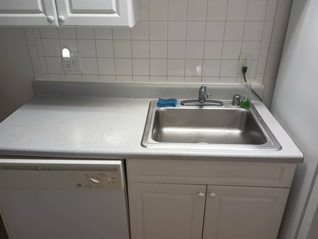 Summer Apt in Alexandria!