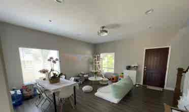Looking For Roomate