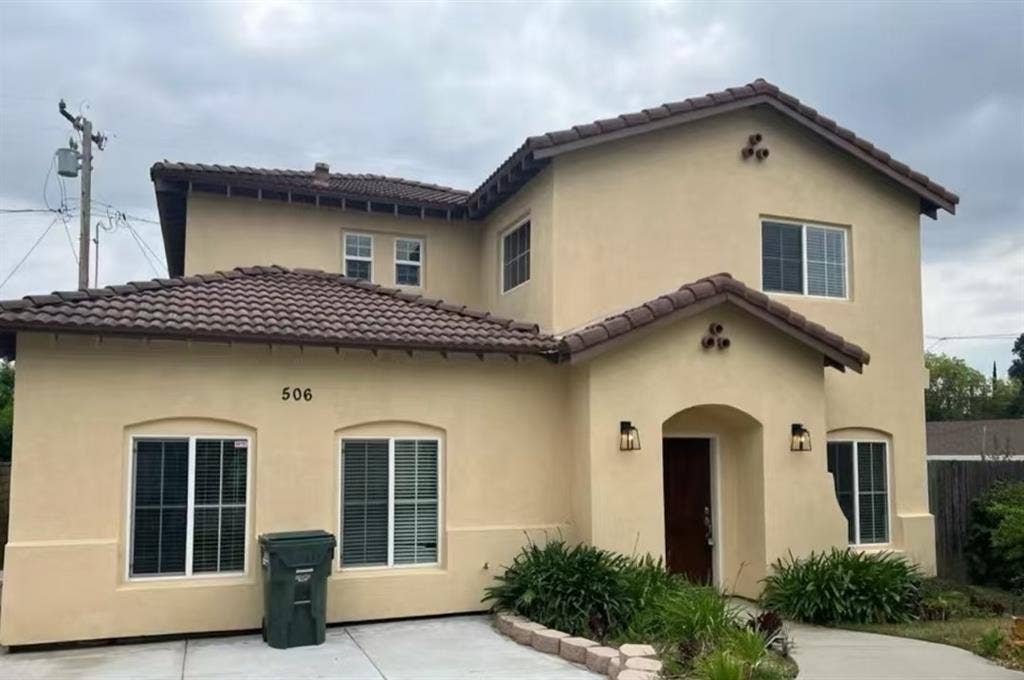 Looking For Roomate