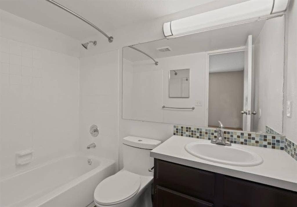 LOOKING FOR SUBLET