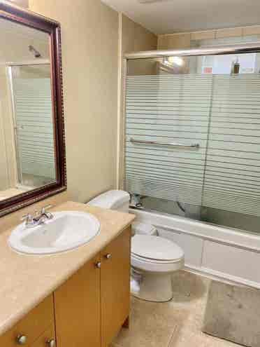 Looking for roommate
