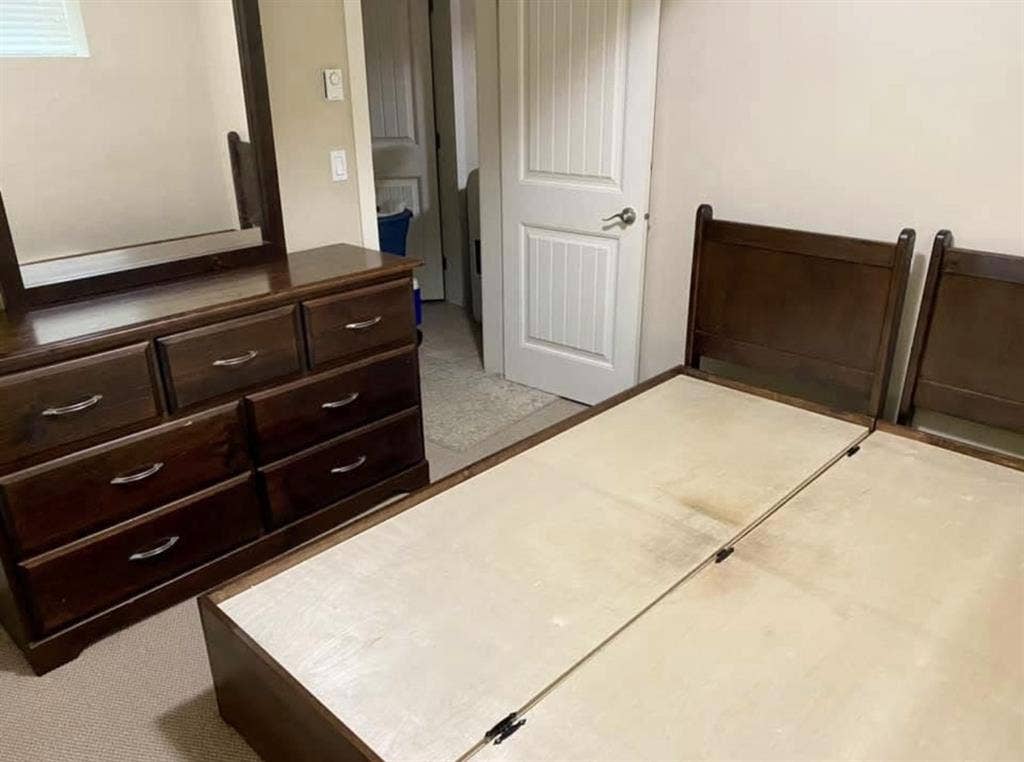 Looking for roommate