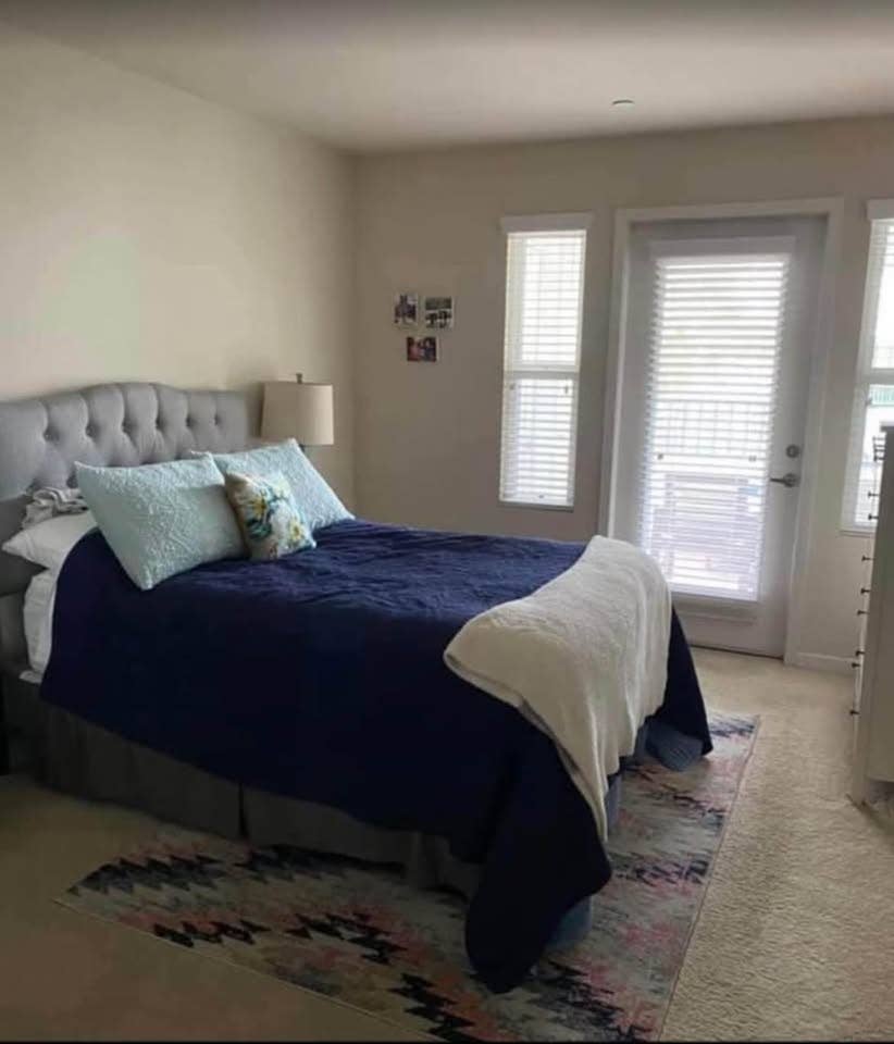 Master Bedroom w/Private Bathroom
