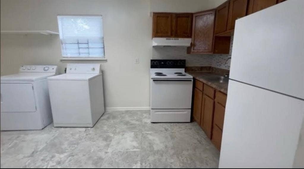 Looking For a Roommate For June !