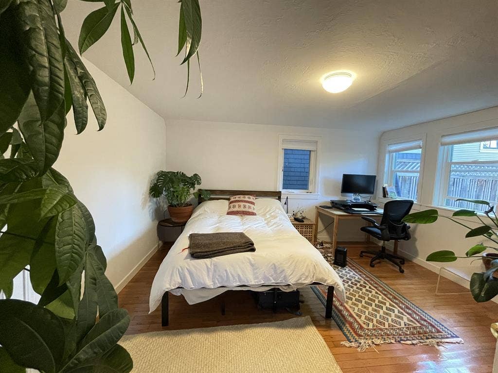 Summer Sublet in South Berkeley