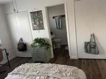 ISO Female Roomate 4 Primary Room!