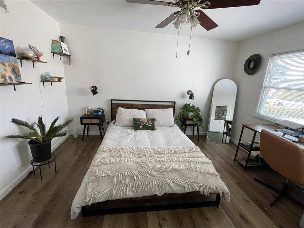 ISO Female Roomate 4 Primary Room!