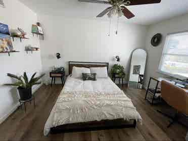 ISO Female Roomate 4 Primary Room!
