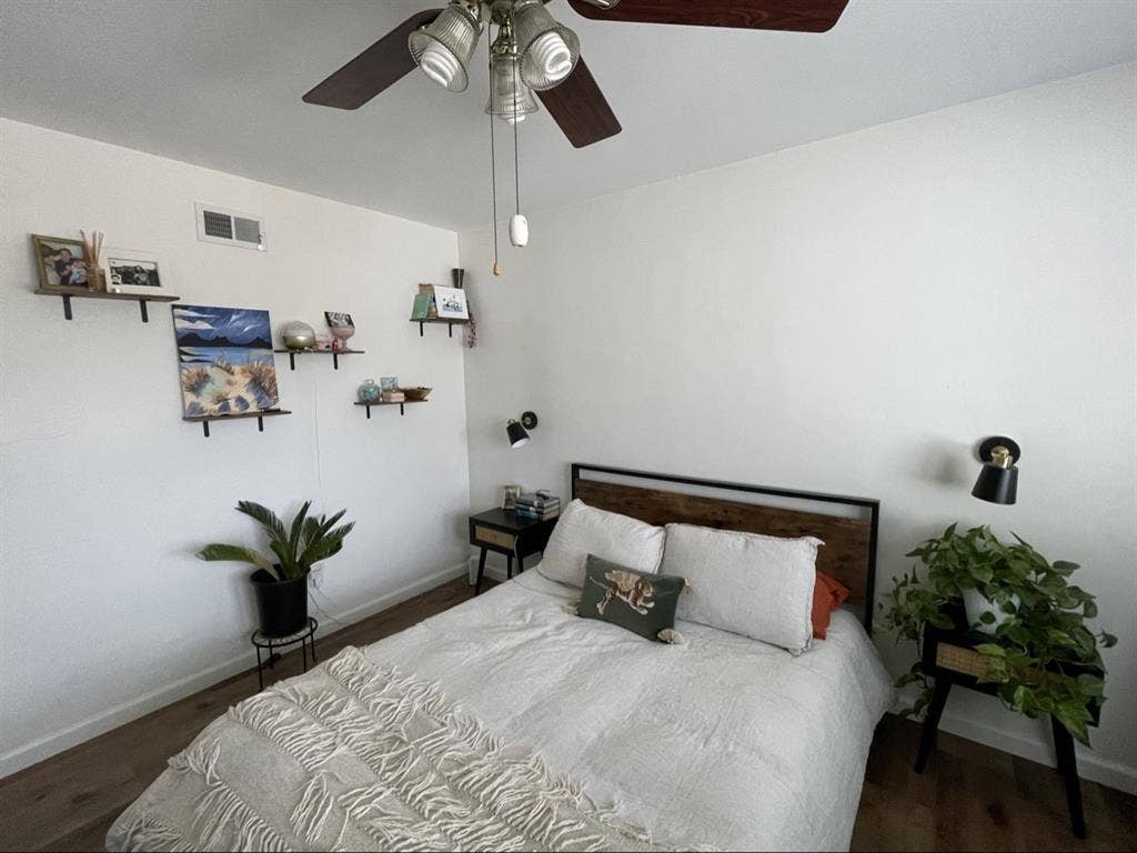 ISO Female Roomate 4 Primary Room!