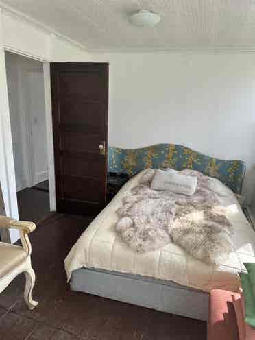 Female House Share or Weekend place