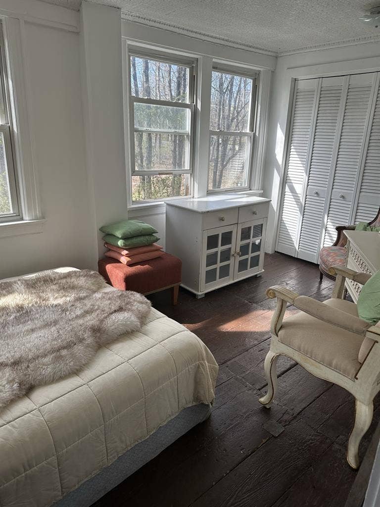 Female House Share or Weekend place