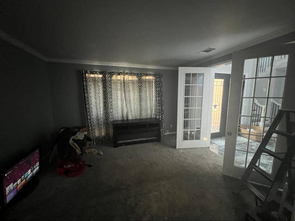 Looking for quiet roommate!