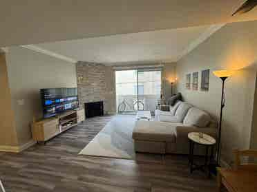 Private Bed and Bath in Palms
