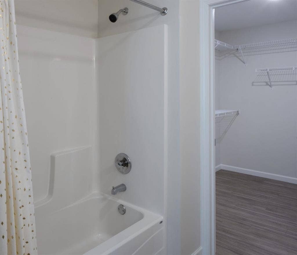 Looking for a female roommate!