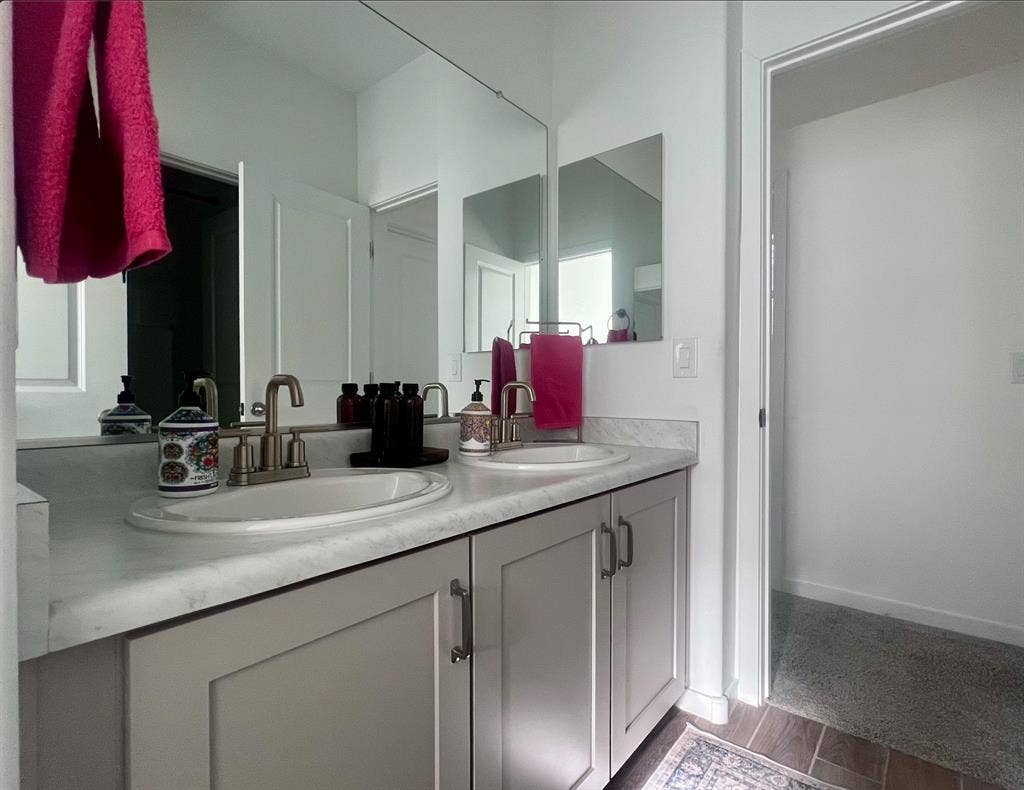 Chic, Cozy, & Fully Furnished