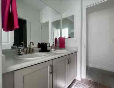 Chic, Cozy, & Fully Furnished