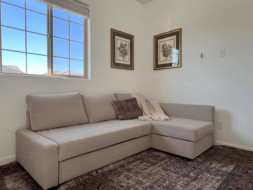 Chic, Cozy, & Fully Furnished