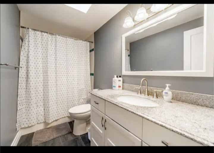 Room for rent in Bath unit