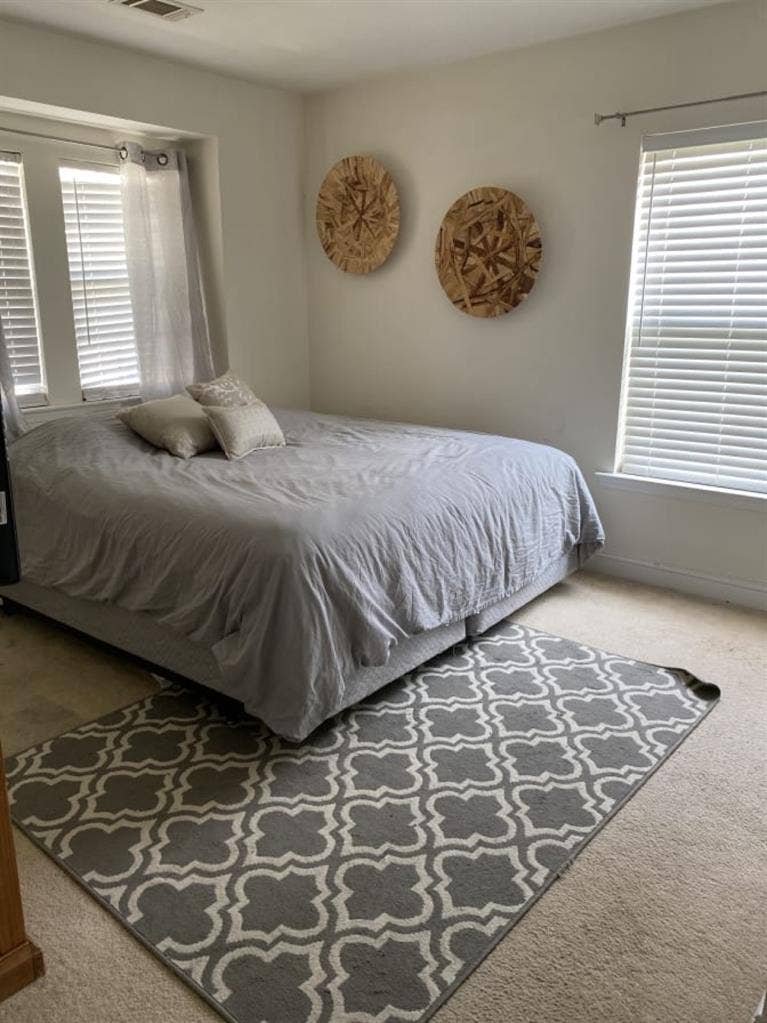 Room for rent with shared bathroom