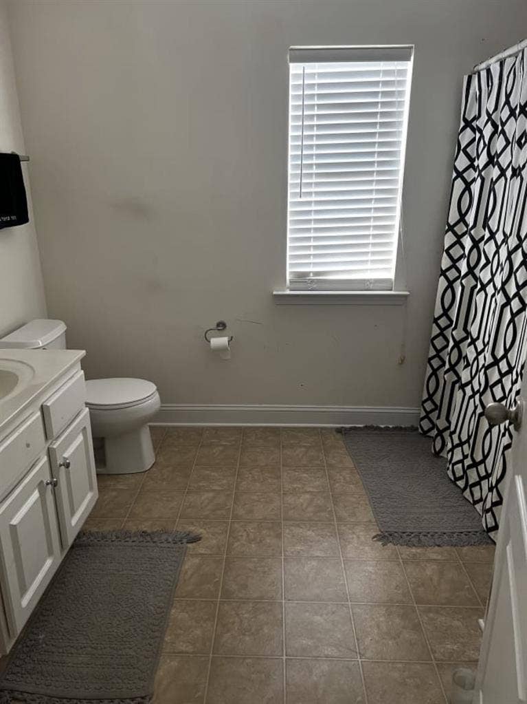 Room for rent with shared bathroom