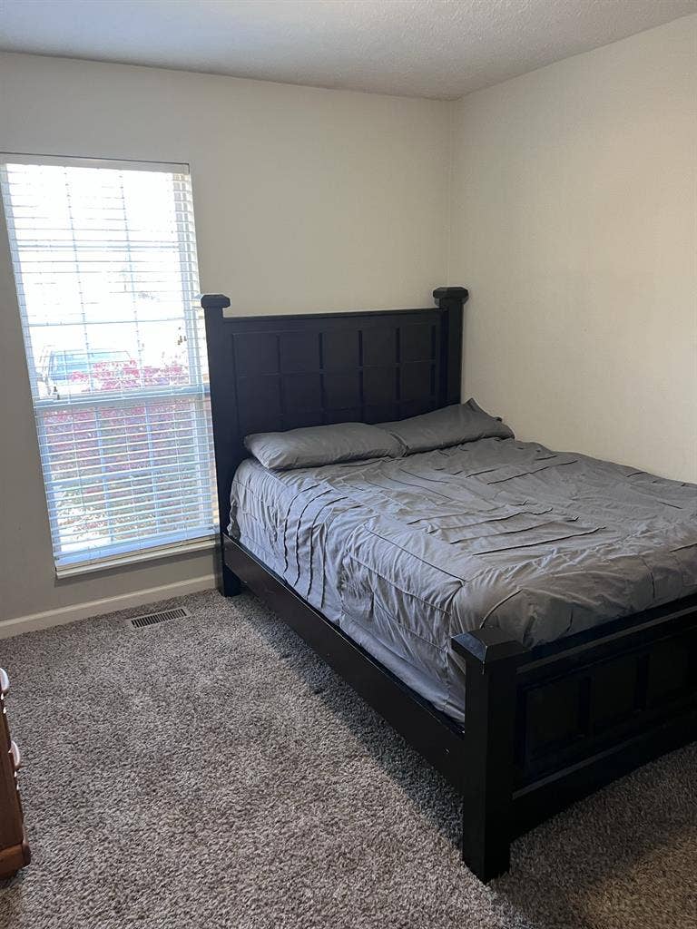 Hermitage area- Room for rent