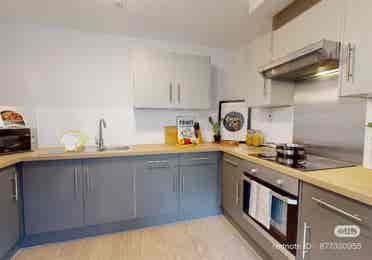 Student Room Available!!!