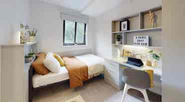 Student Room Available!!!